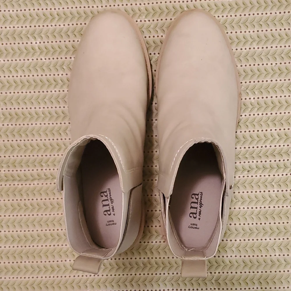 a.n.a Cream Ankle Booties‎ with Elastic Panels
